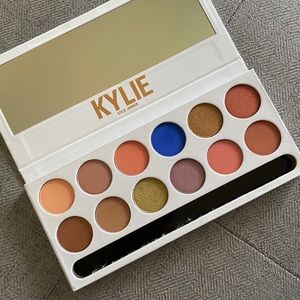 Kylie Cosmetics Royal Peach palette